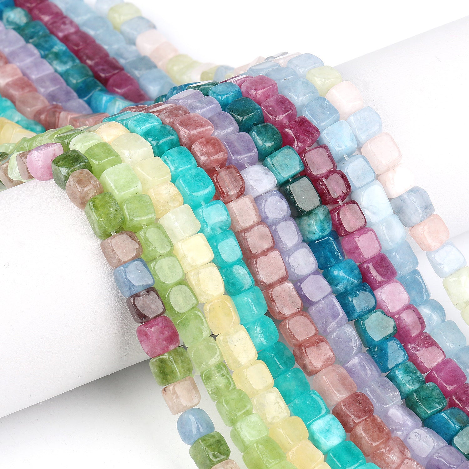 Al por mayor 43pcs de 8 mm Cube Jade Stone cuentas sueltas